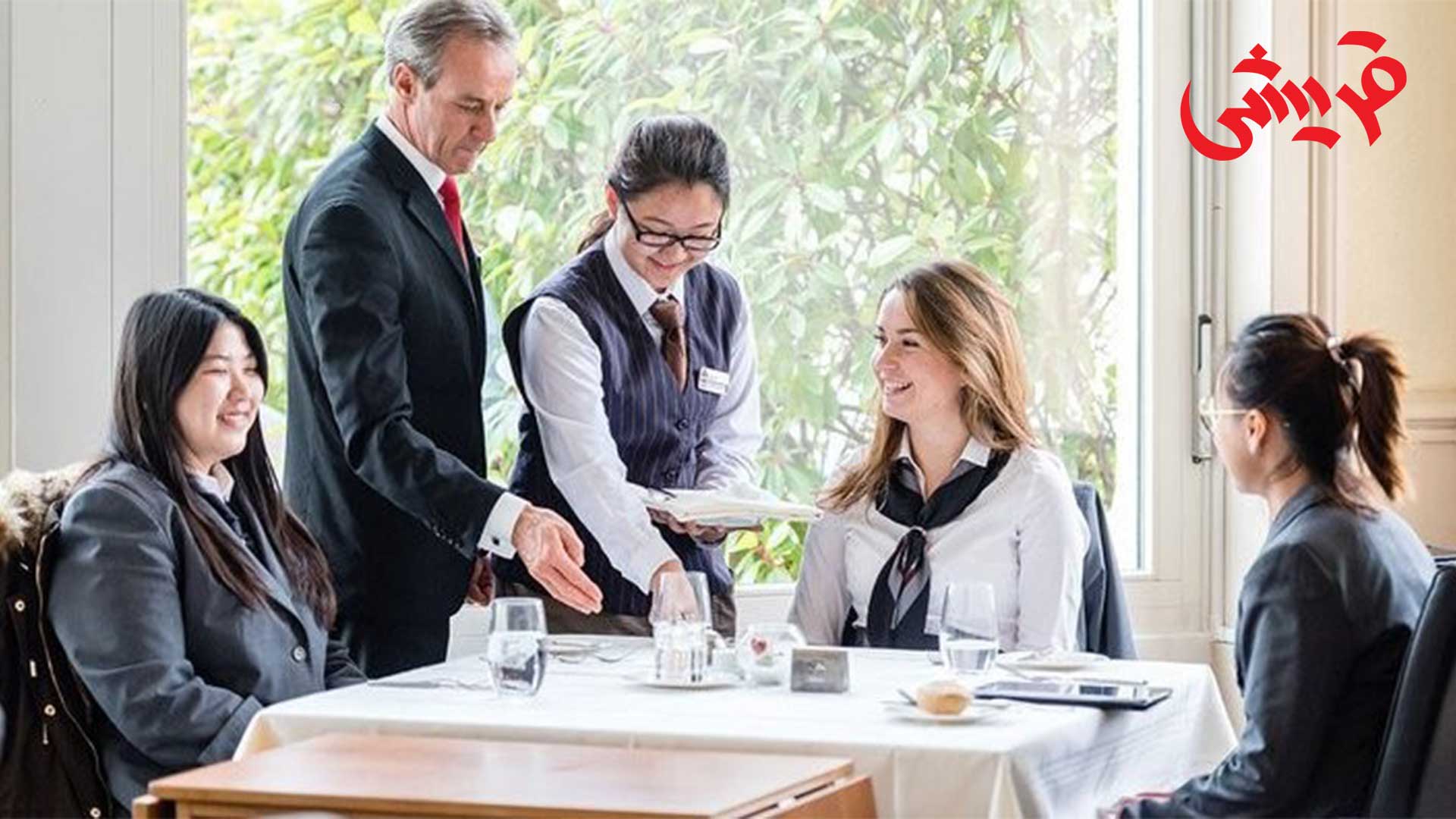 نکات مهم برای رعایت اصول تشریفات و پذیرایی در جلسات اداری نکات مهم برای رعایت اصول تشریفات و پذیرایی در جلسات اداری